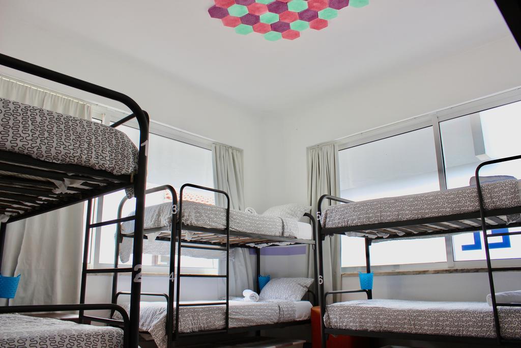 Rich & Poor Hostel Albufeira Luaran gambar